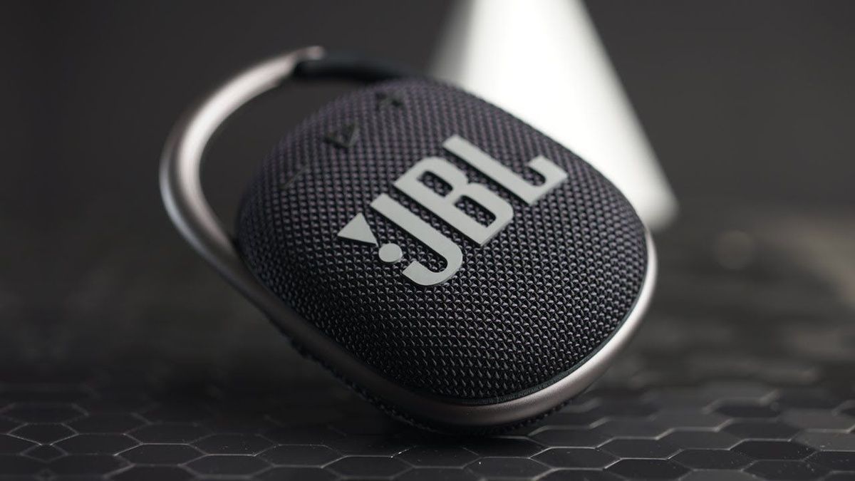 Портативна колонка JBL Clip 4 Black (JBLCLIP4BLK)